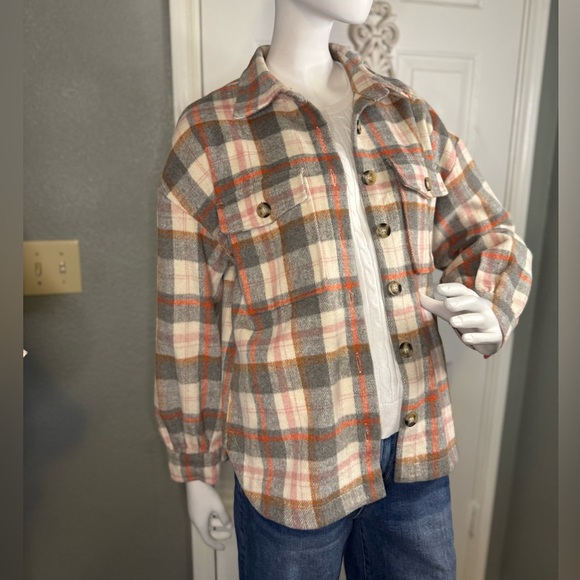 Altar'd State Size Small Cream Plaid Shacket. - Picture 1 of 12